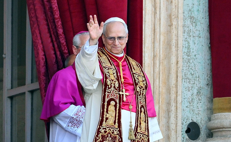 Папой Римским стал американец, кардиналы верят, что это — к деньгам