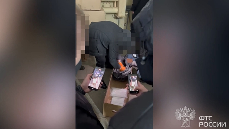 Российские таможенники обнаружили более 15 кг кокаина в розах из Эквадора