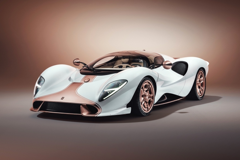 Серийный De Tomaso P72: завораживающие формы, мощный V8 и никаких экранов в салоне