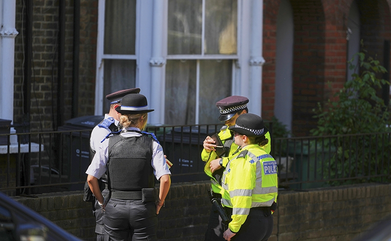 Украинские геи против Стармера: Так кто же поджигал жилье британского премьера