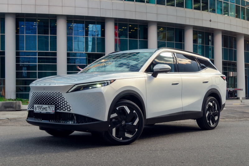 В России cтартовали продажи кроссовера Omoda C7, все цены известны