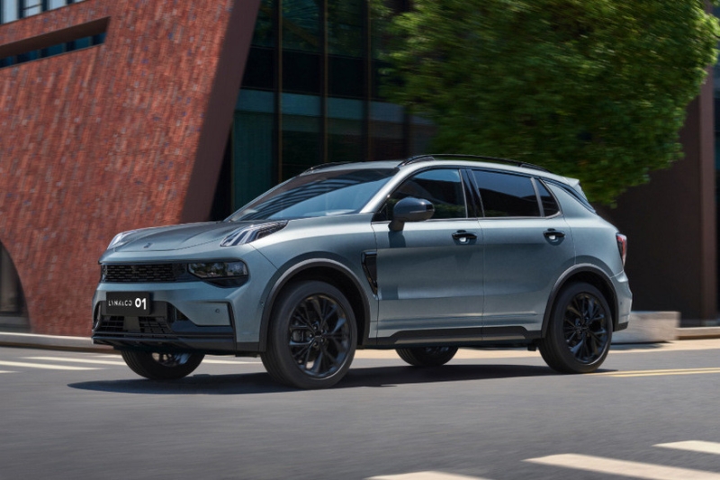 Чисто бензиновый кроссовер Lynk & Co 01 с новым салоном поступил в продажу