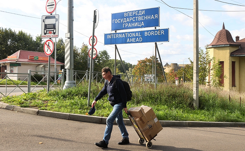 Эстонская Нарва: Успеть купить еды до закрытия России