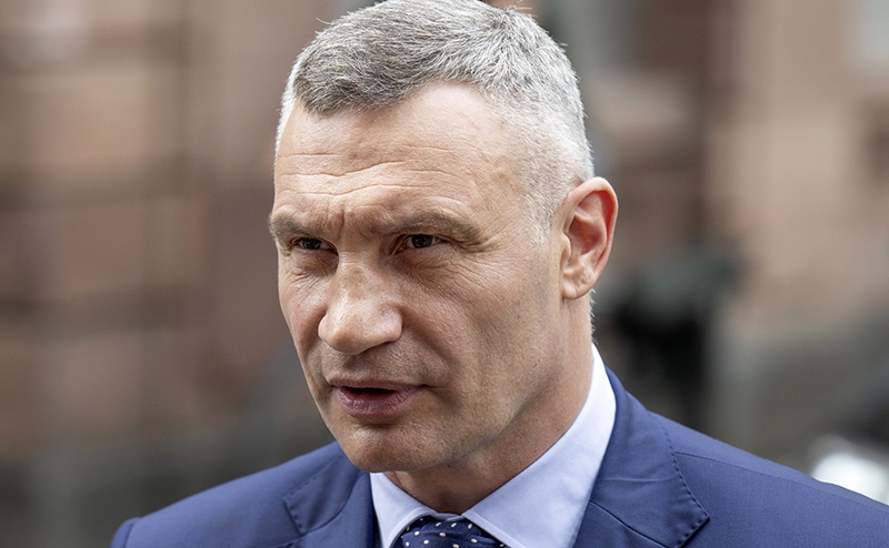 Кличко признался британцам, что Украина воняет. Зеленский думает, как ему заткнуть рот