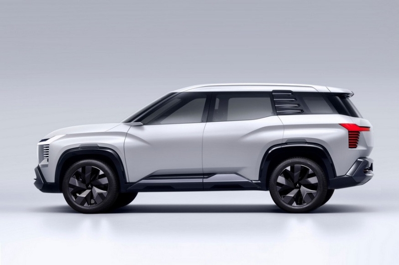 Mitsubishi анонсировала новинку: возможно, это кроссовер Destinator по мотивам DST Concept