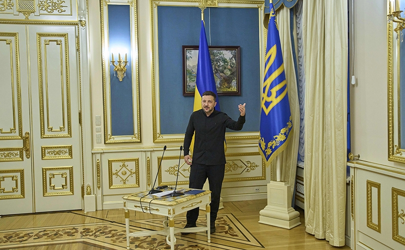 «Мочить в сортире» Зеленского не будут. Но если рядом случайно упадет снаряд, скажут — судьба такая