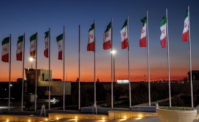 Самое страшное оружие США — «пробирка Пауэлла» — может ударить и по Тегерану