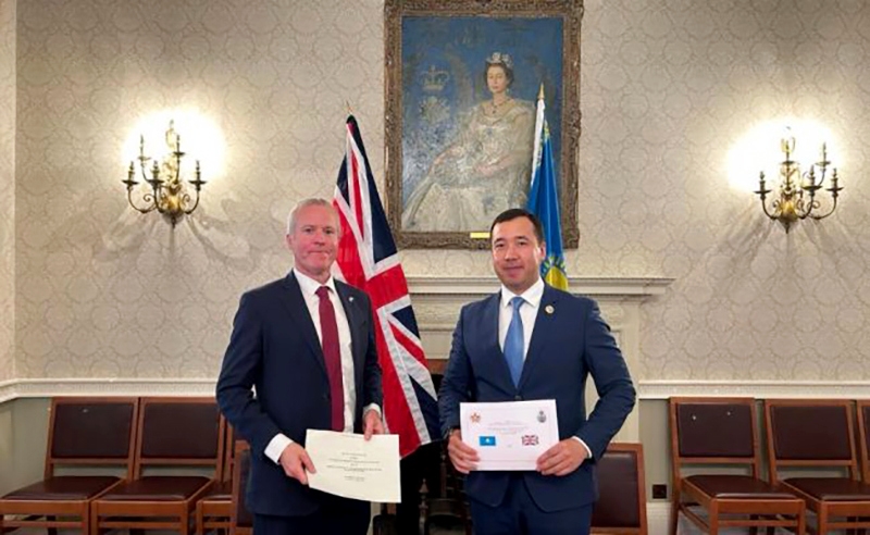 В Казахстане решили, что британская армия круче российской и стали учить английский