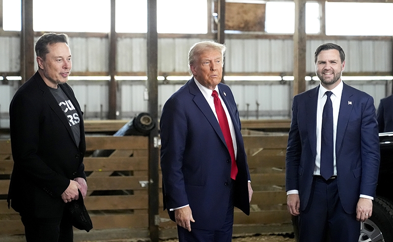 Ведро помоев друг на друга: Трамп и Маск разругались вдрызг на радость красавице Александрии Окасио-Кортес