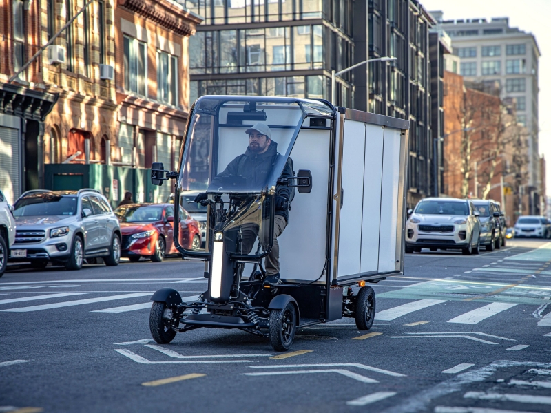 Вместо Acura NSX — педальный конь для курьеров: встречаем Fastport eQuad от Honda