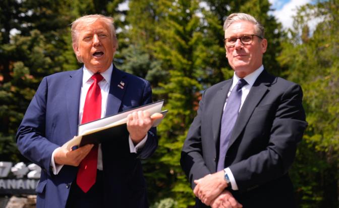 Белый человек Трамп прибыл к пигмею Стармеру поговорить на равных