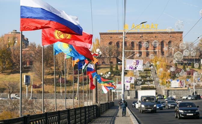 Братья, небратья и хитрые союзники: Российская политика в ближнем зарубежье терпит крах