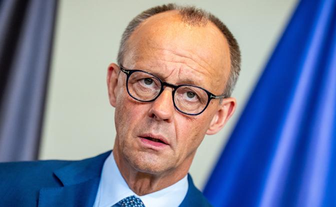 Давно Берлин не бомбили: Мерц почувствовал себя новым фюрером и отдал Бундесверу команду «В ружье!»