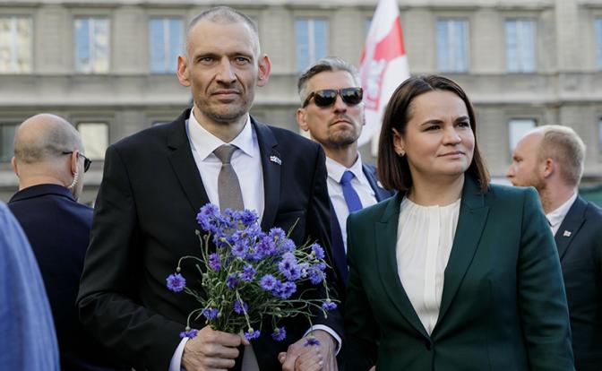 Лукашенко точно гений: «Мужу Тихановской» спонсоры предложили продать жену