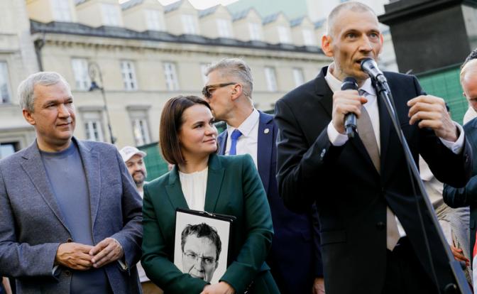 Лукашенко — гений? Чего добился Батька, выпустив в «протестное болото» психованного «мужа Тихановской»