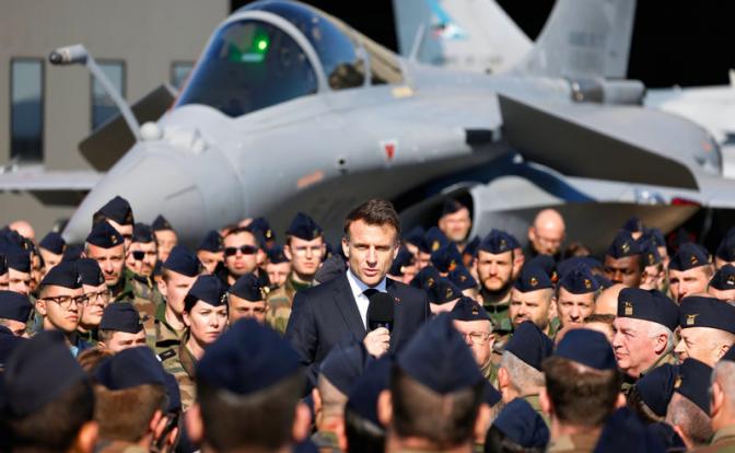 Макрон собирает армию солдат-камикадзе, готовых геройски умереть за «императора»