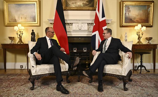 Немцы с англичанами замутили военный союз, наплевав на ЕС и НАТО