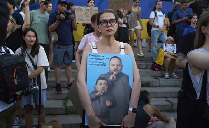 Олег Царев — о скандале с НАБУ. Сенсационные разоблачения с «пленок Миндича» делают Зеленского токсичным и для Трампа, и для Европы