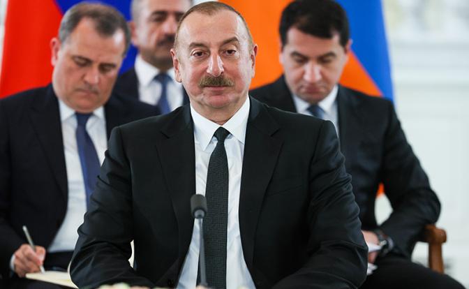 Политолог Владимир Васильев: Под Алиевым, на самом деле, трон шатается. В США не любят династий с диктаторским уклоном