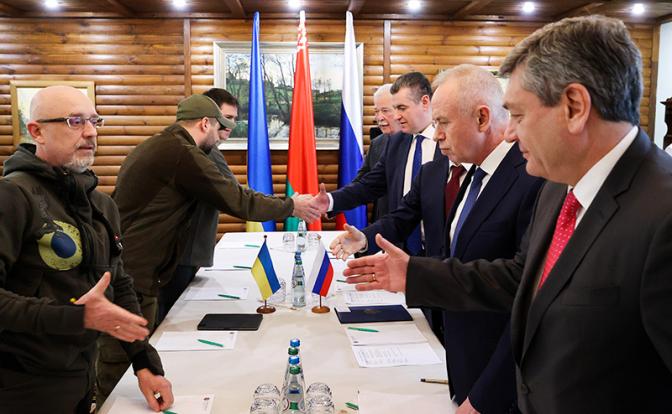 Константин Бондаренко: В Минске мирные переговоры по Украине начались, в Минске они могут и завершиться