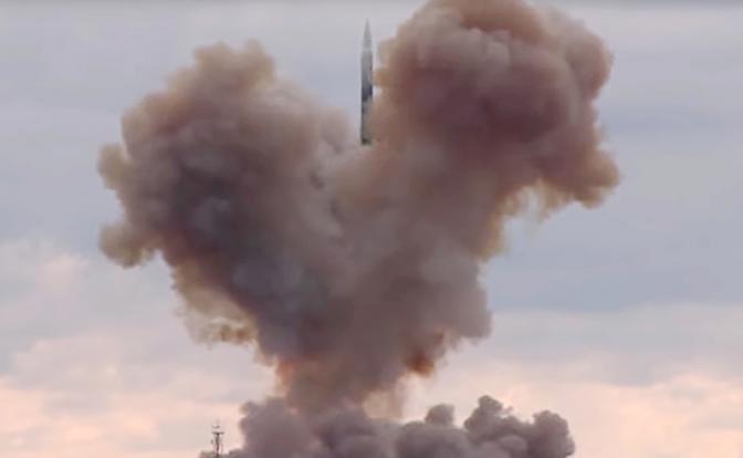 Новая реальность Дмитрия Медведева: Россия заставит Запад жить под прицелом «Орешника»