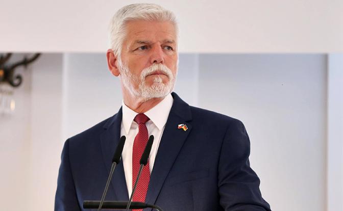 За что президент Чехии любит нациста Зеленского и людоловов-садистов