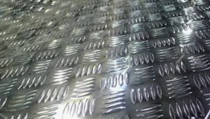 Алюминиевый рифленый лист: сферы применения в современном строительстве